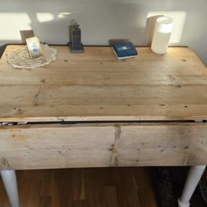 Rustikt eik bord fra 1950-talet.