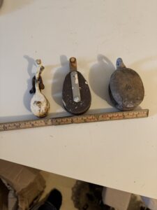 Gamle taljer / blokker – 3 stk, tre og metall
