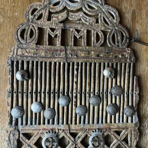 Sjeldent antikt veggpanel med norske og danske sølvdeler, 1700-tallet – signert C.H. Christian Høe, København