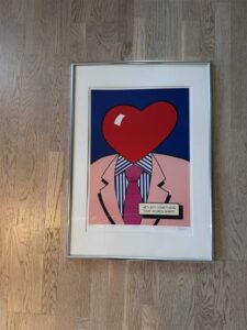 Signert og nummerert kunsttrykk av Petter Thoen – «He’s Got Something That Women Want» (50×70) Pris