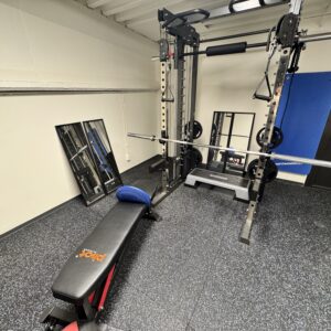 Pivot FSR400 Cable Smith Rack – lite brukt – inkl. medisinball, speil og veggmatte