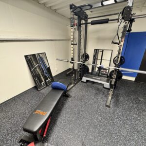 Pivot FSR400 Cable Smith Rack – lite brukt – inkl. medisinball, speil og veggmatte
