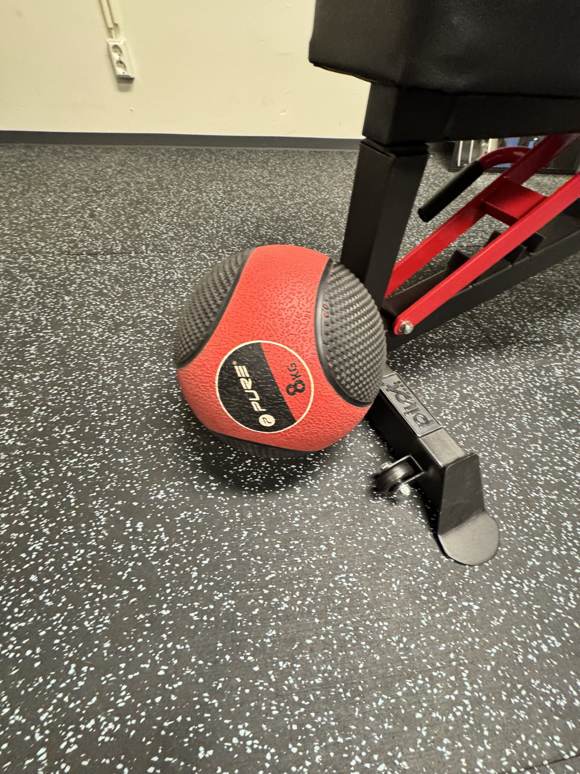 Pivot FSR400 Cable Smith Rack – lite brukt – inkl. medisinball, speil og veggmatte