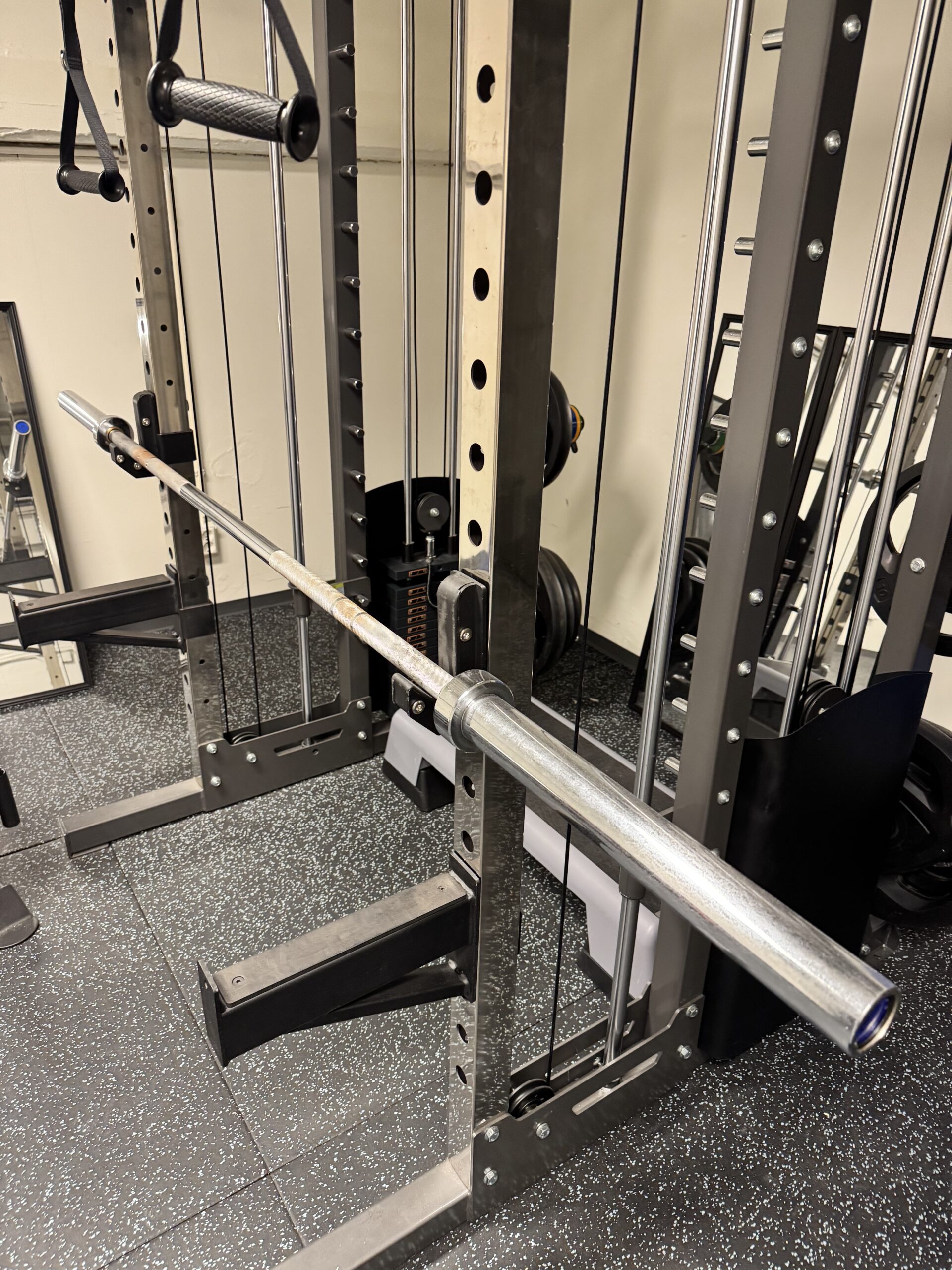 Pivot FSR400 Cable Smith Rack – lite brukt – inkl. medisinball, speil og veggmatte