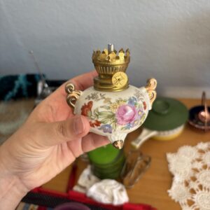 Antikk parafinlampe av porselen