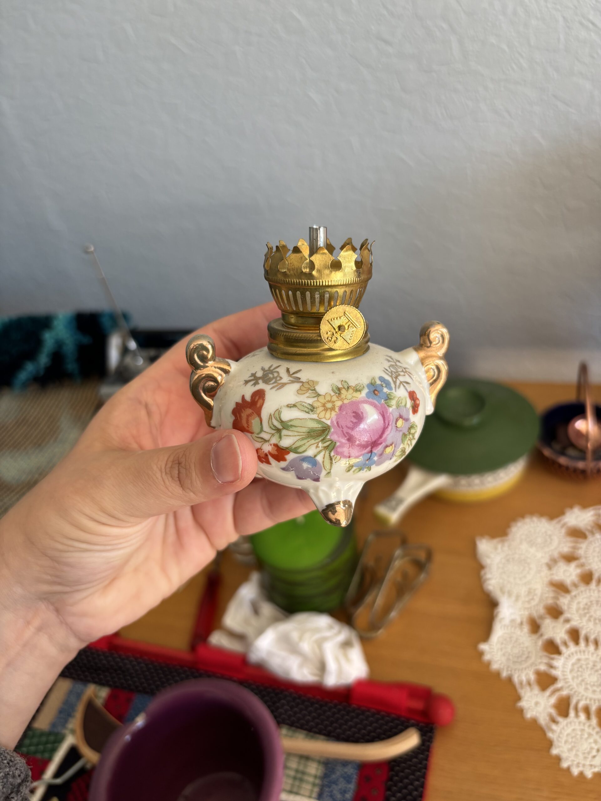 Antikk parafinlampe av porselen