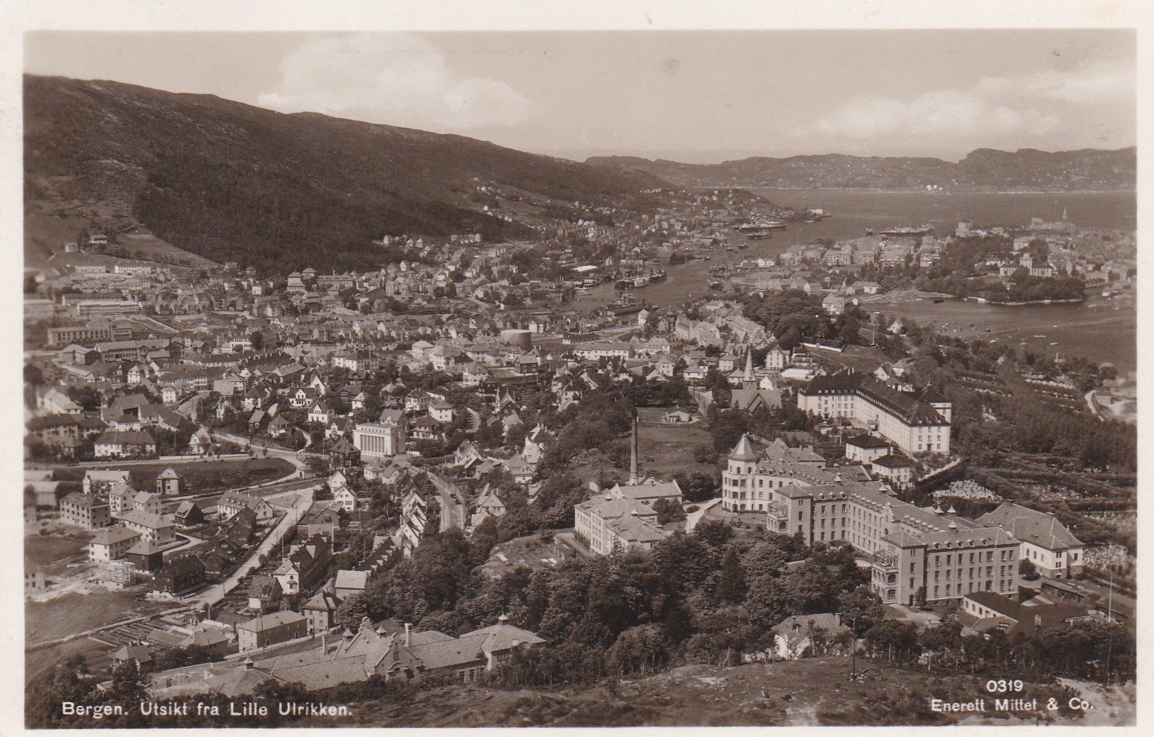 Bergen. Utsikt fra Lille Ulrikken ( Enerett Mittet & Co 0319)