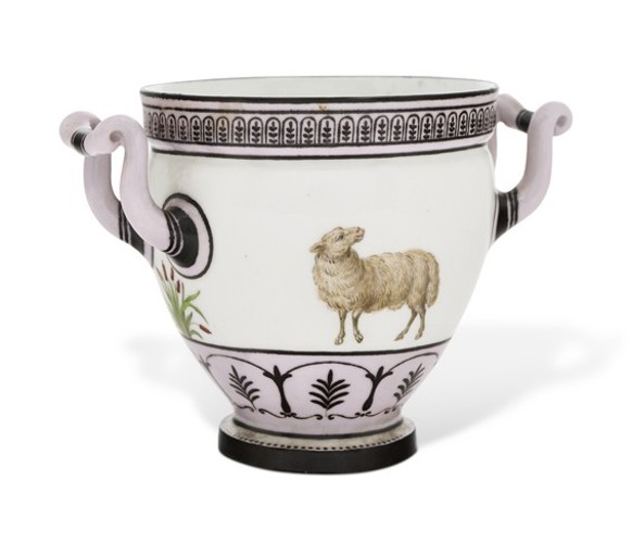 Sèvres-beger med kant fra Marie Antoinettes meieri i Rambouillet, estimert til rundt 313 000–521 000 kroner hos Christie’s i Paris.