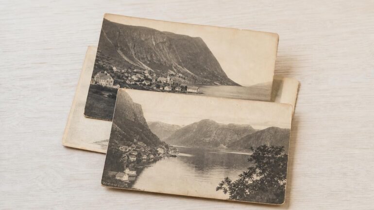 Et utvalg eldre postkort med norske by- og landskapsmotiver